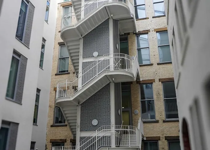 Centre * Leeds (West Yorkshire)